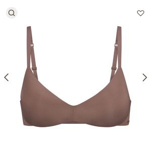 NWT Skims wireless form push up plunge bra 30D